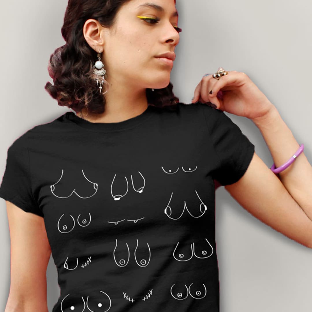 playera-tipos de b00bis-color negro-corte asiluetado